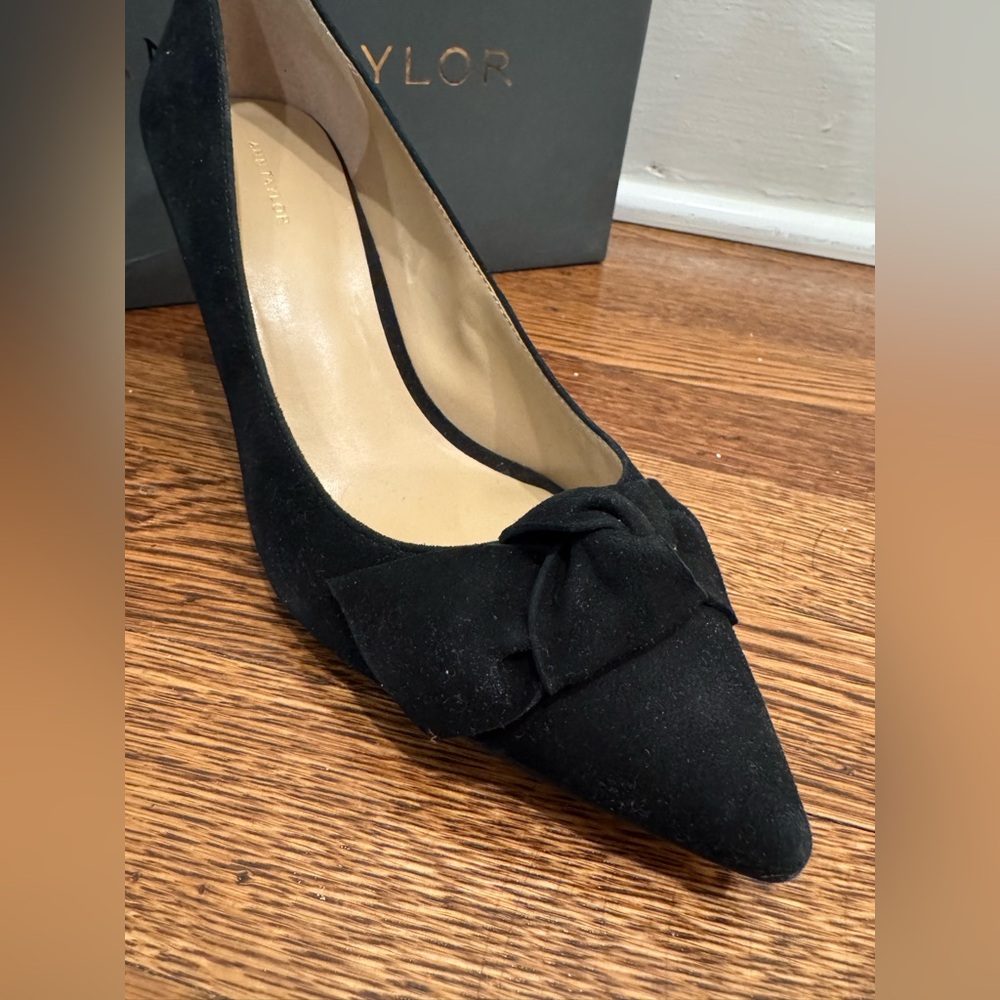 Ann Taylor Suede Bow Pumps